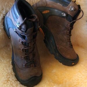 KEEN DRY (MEN'S 10.5) WATERPROOF BOOTS
